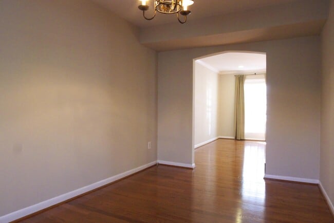 Building Photo - 2925 Espana Ct