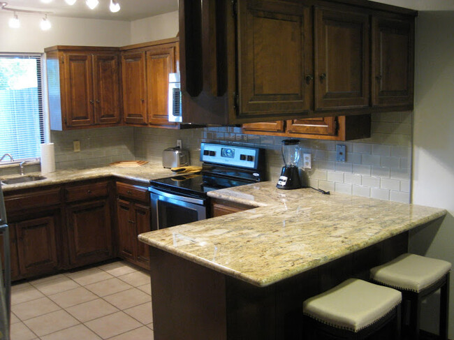 Kitchen with granite counter tops and lots of cabinets space - 11717 Heritage Square Rd