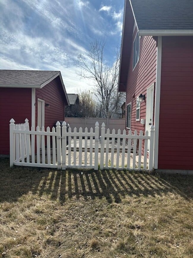 Building Photo - Beautiful House in Canyon Creek