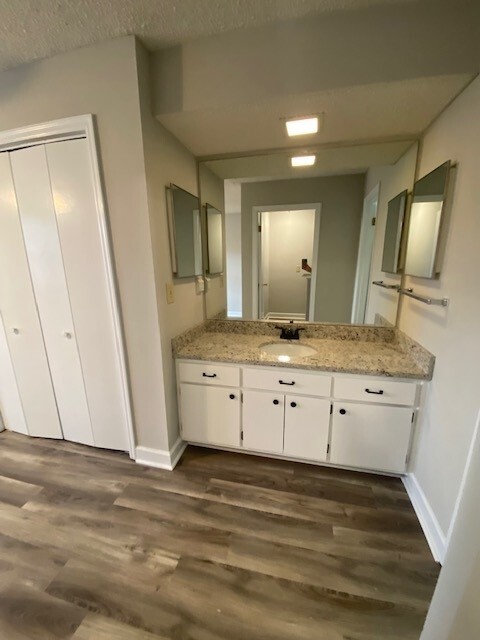 Building Photo - 210 Appleby Dr