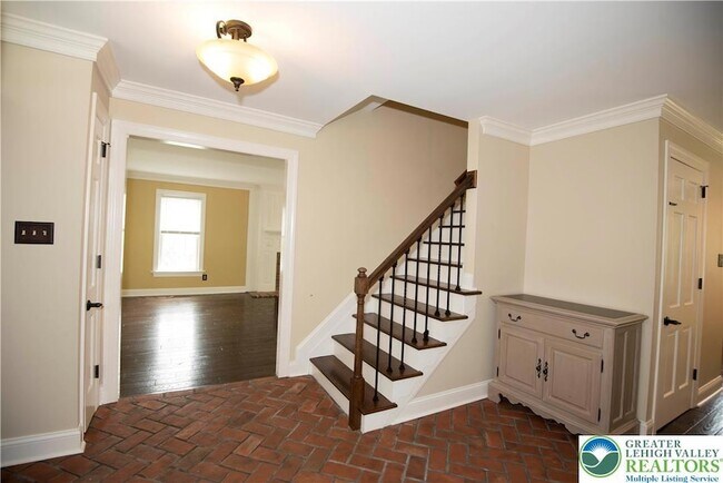 Building Photo - 1528 Wethersfield Dr