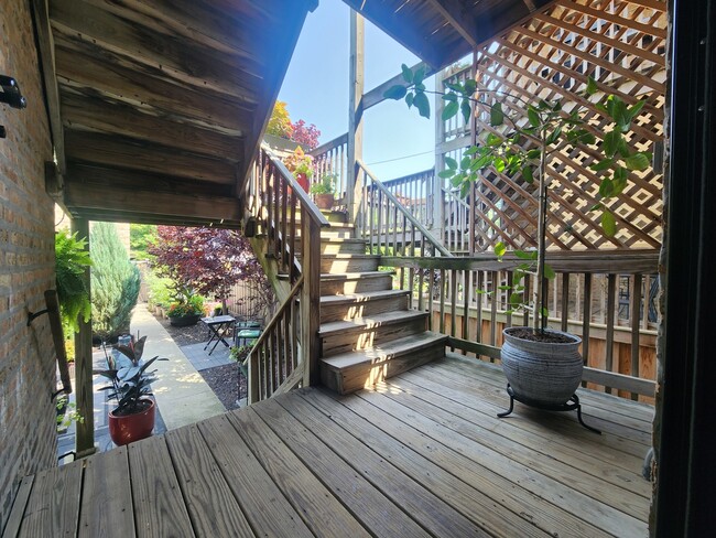 Building Photo - 5749 N Campbell Ave