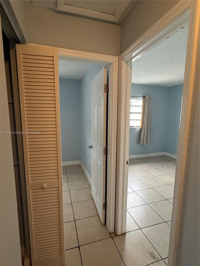 Building Photo - 1542 NW 35th St