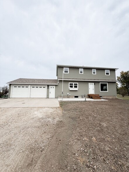 Primary Photo - 602 Buick Dr