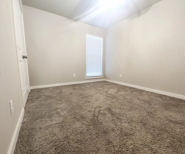 Building Photo - PRE-LEASING for AUGUST - 4 Bedroom in Upland Crossing