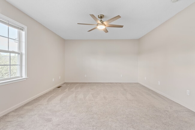 Building Photo - 33 Courtyard Way