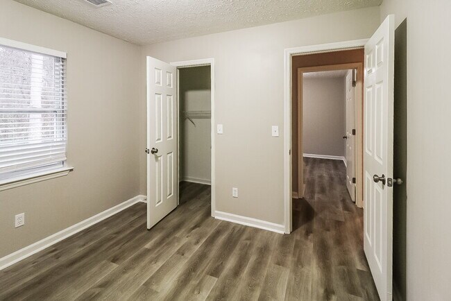 Building Photo - 1970 Corners Cir