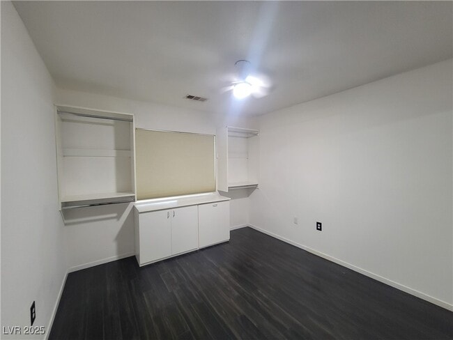 Building Photo - 2094 Silver Breeze Ave