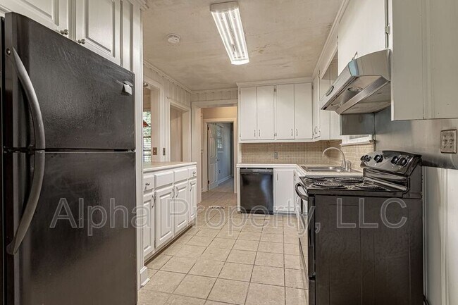 Building Photo - 123 Legrand Blvd