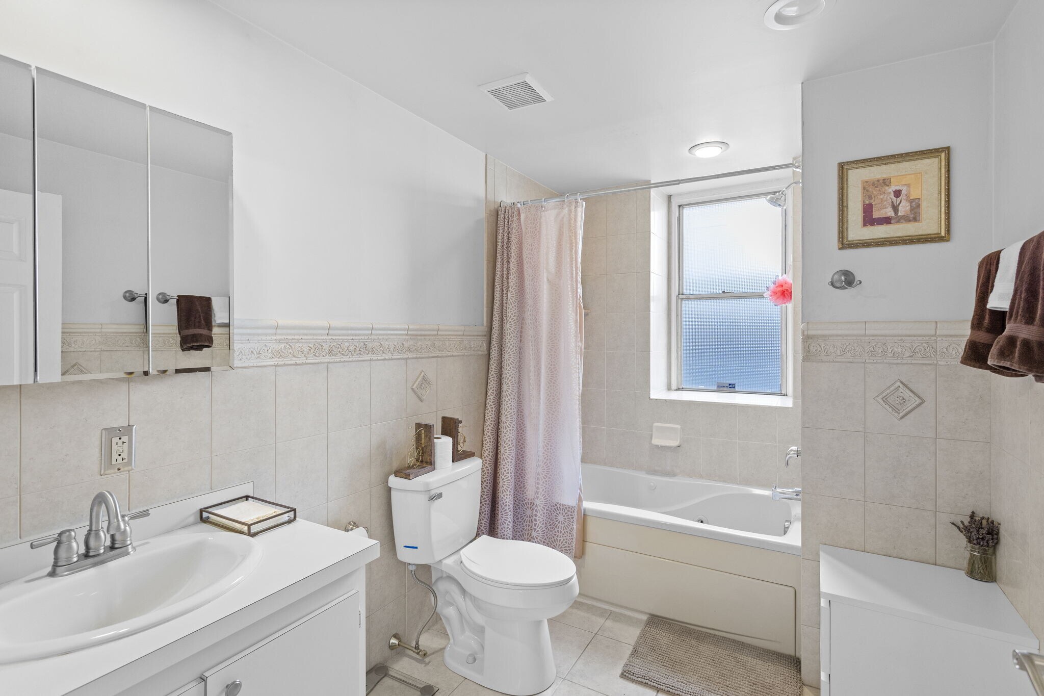 Building Photo - 142 N Bread St