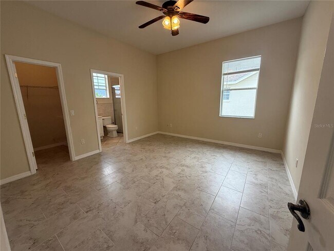 Building Photo - 4 Wood Amber Ln