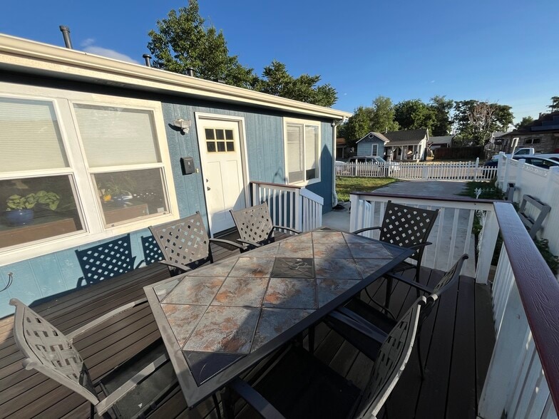 Building Photo - 1510 W Maple Ave