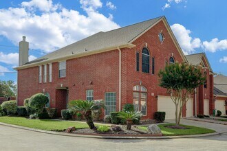 Building Photo - 1408 S Friendswood Dr