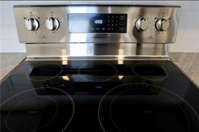 Building Photo - 2811 S Shine Ave