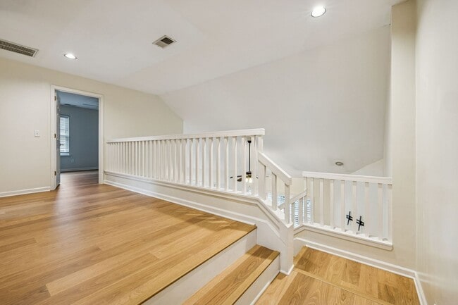 Building Photo - Discover exceptional convenience and comfort