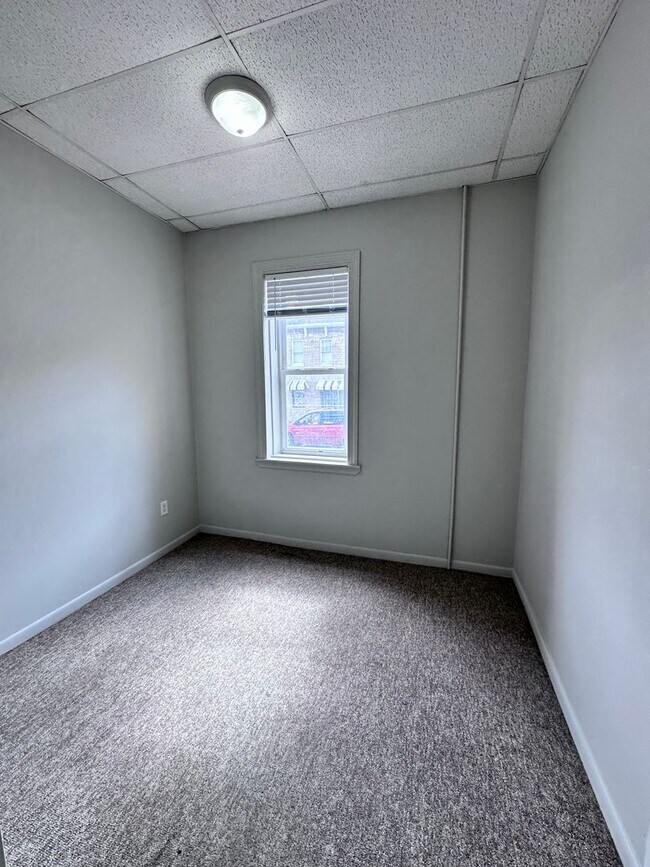 Building Photo - 201 E Cottage Pl