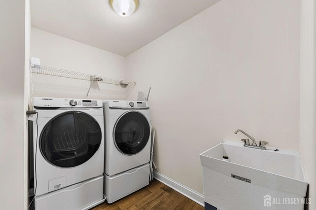 Building Photo - 2 Gonzalez Dr