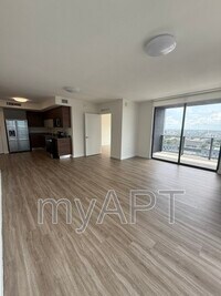 Building Photo - 513 N Miami Ave