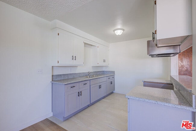 Building Photo - 305 E Plymouth St