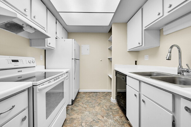 Building Photo - $1,300 - 1 Bed, 1 Bath Condo in Denver wit...