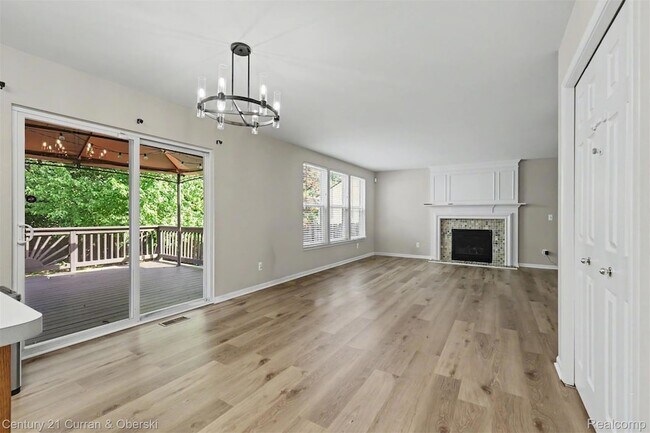 Building Photo - 7055 Oakridge Dr