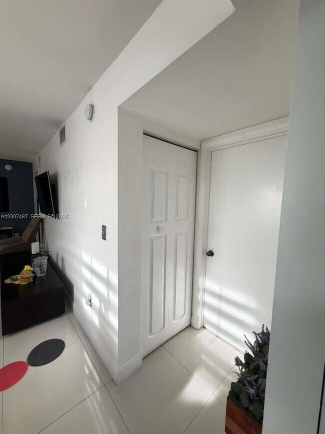 Building Photo - 7265 NW 173rd Dr