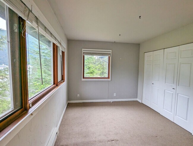 Building Photo - 2BD/1.5BA Twnhse Style Forestedge Condo on...