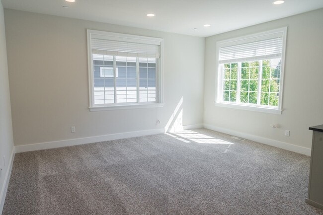 Building Photo - 5Bd/4.25Ba Kirkland House