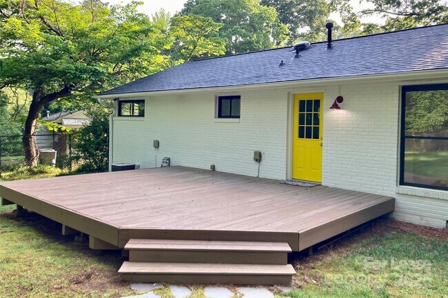 Building Photo - 5012 Furman Pl