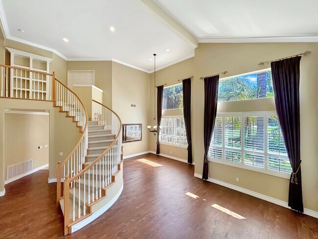 Building Photo - Beautiful & Spacious 5BD/3BA House in East...