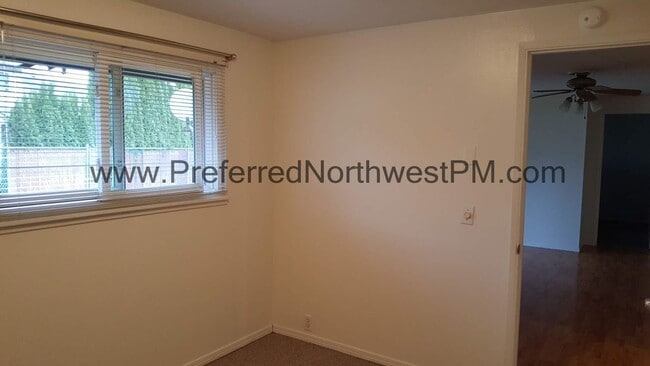 Building Photo - River Road 4 bedroom home!