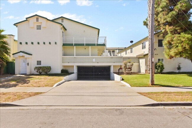 Building Photo - 1 Bed/1 Bath + 2 Parking Spaces and Walking Distance to Beach