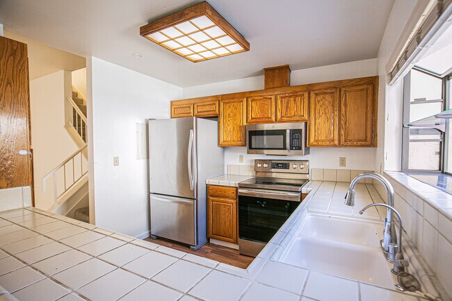 Building Photo - 1912 Magdalena Cir