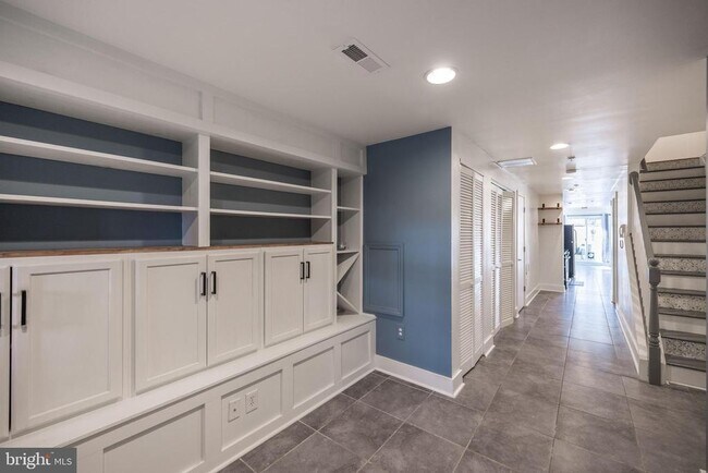 Building Photo - 1814 Christian St