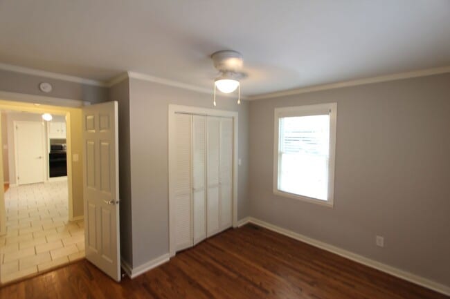 Building Photo - Lovely Duplex For Rent