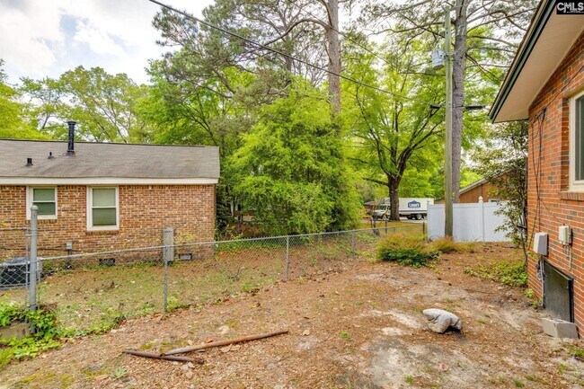 Building Photo - 2742 Montgomery Ave
