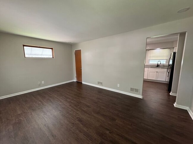 Building Photo - 8602 Gwin Dr