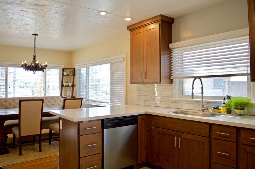 Building Photo - 4770 Bancroft St