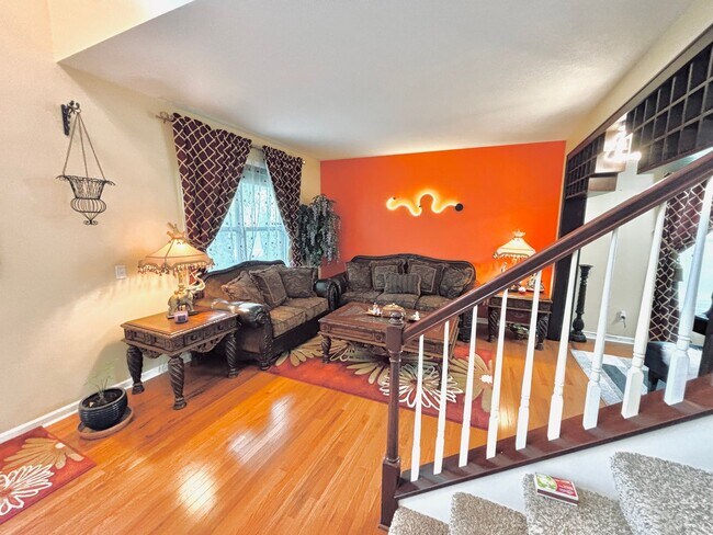 Building Photo - ONE OF A KIND 5bed/4bath!  *HOME THEATER* ...