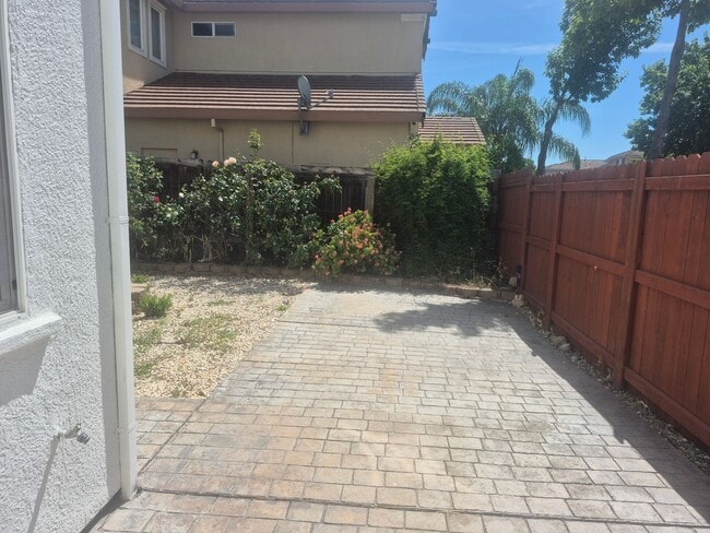 Building Photo - Beautiful 4 Bedroom 2.5 Bath with loft