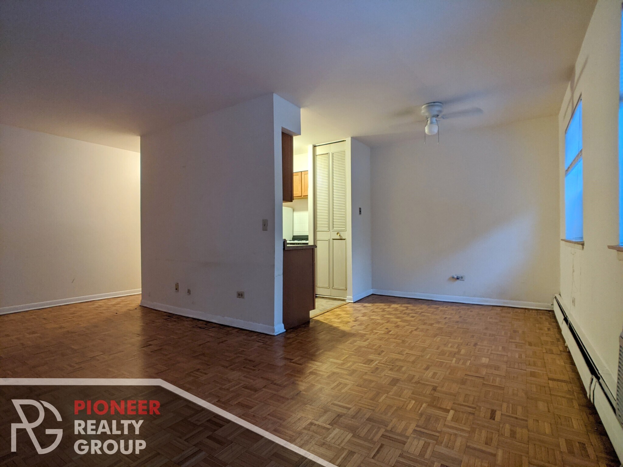 Building Photo - 510 W Briar Pl
