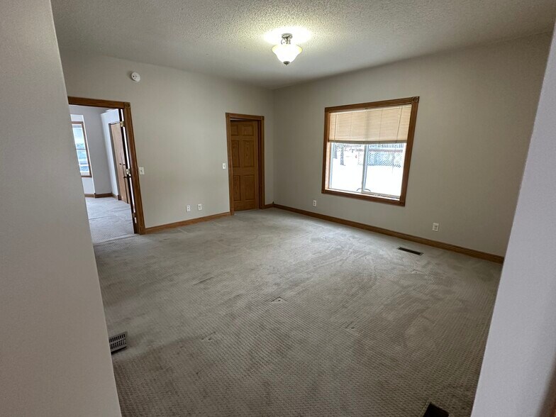 Building Photo - 465 3rd Ave