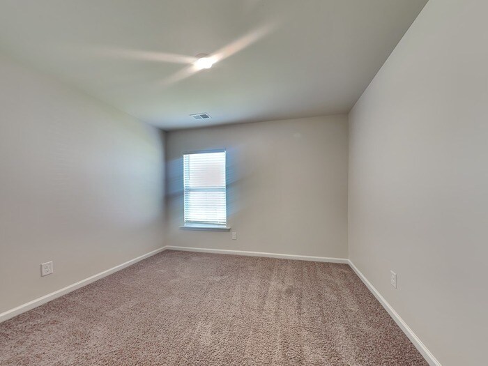 Building Photo - 335 Crooked Pne Ct