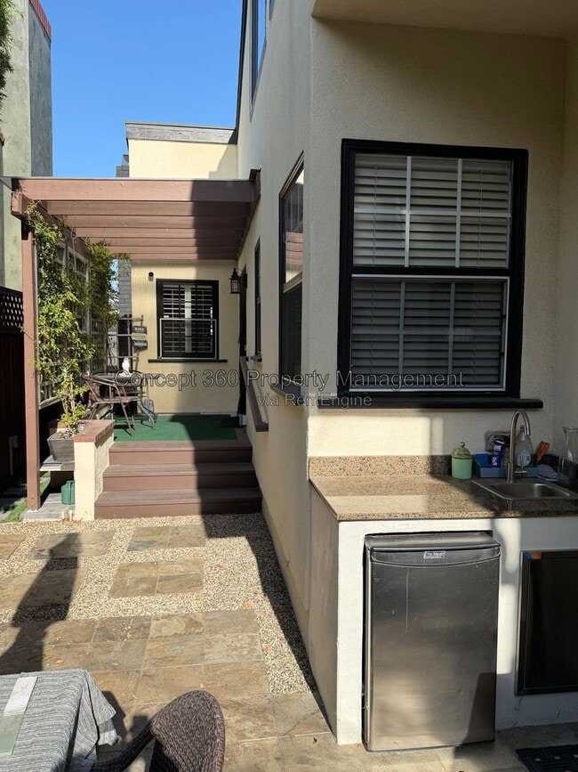 Building Photo - 237 Novara Dr