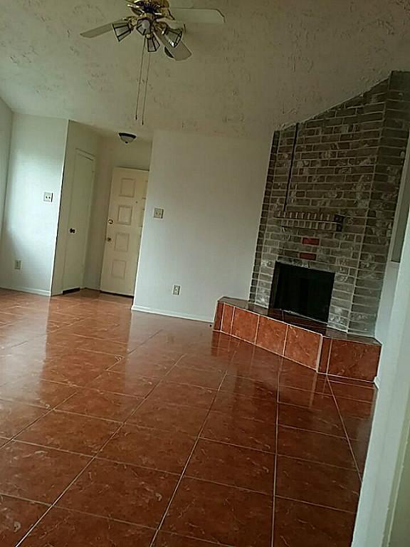 Building Photo - 3 bedroom, 2 bath Duplex to Make Home