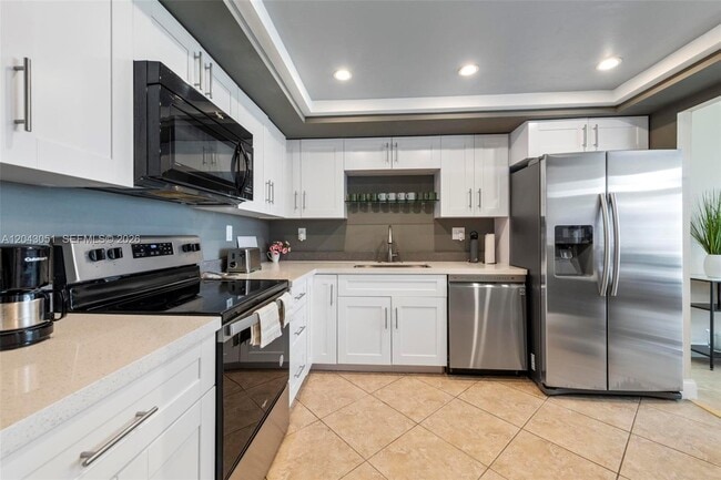 Building Photo - 18061 Biscayne Blvd