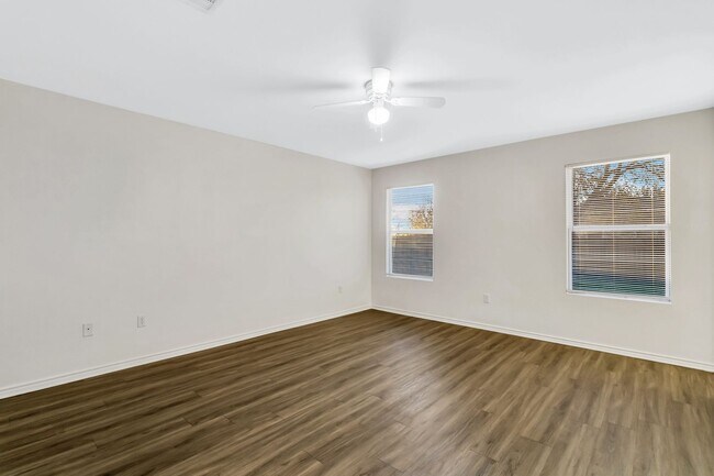 Building Photo - Charming 3 Bed, 2 Bath House with Serene Yard