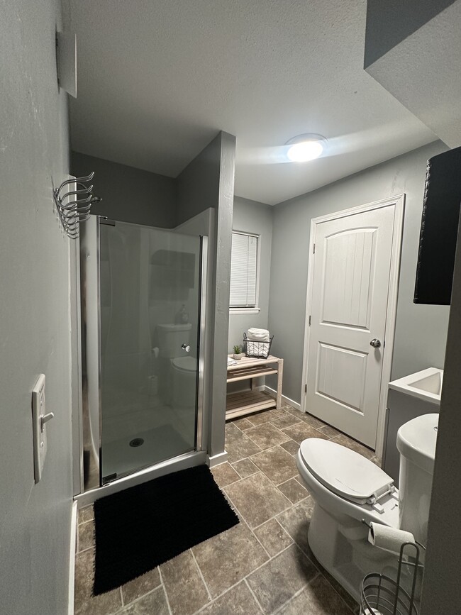 Building Photo - 903 W Linden St