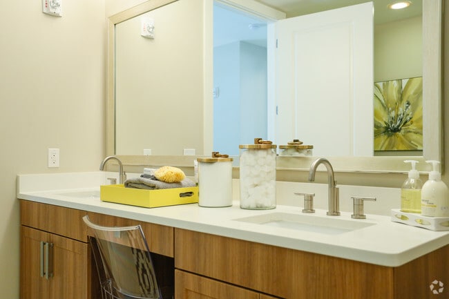 1BR, 1BA - B1 - Bathroom - Camden Highland Village
