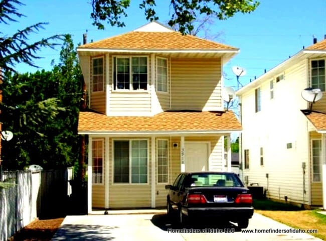 Building Photo - Beautiful 2-Story Row Home! Lawn Maintained!